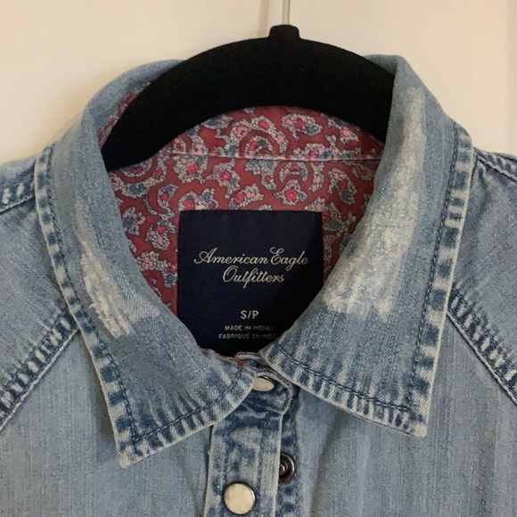 American Eagle denim shirt. Size small. Amazing condition. Very lightly worn. - Picture 2 of 4